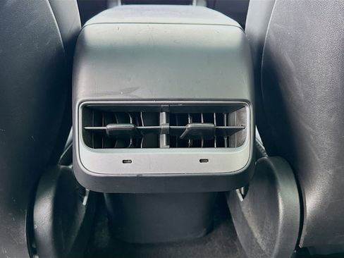 Used 2020 Tesla Model Y Long Range image 17