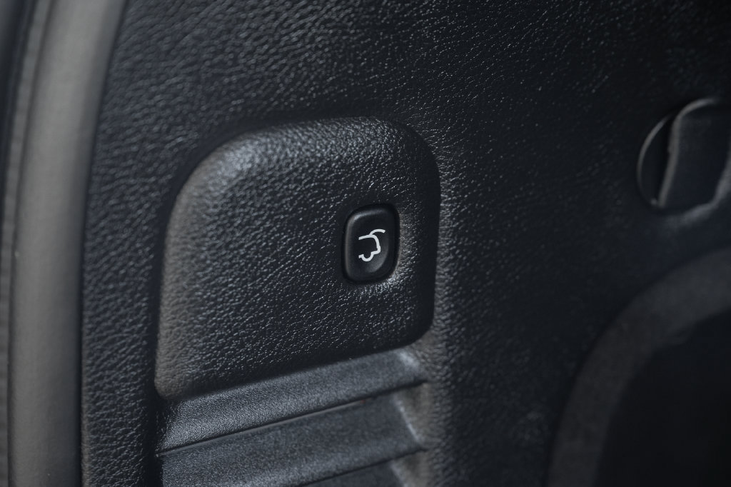 Used 2021 Jeep Grand Cherokee Laredo X RWD image 40