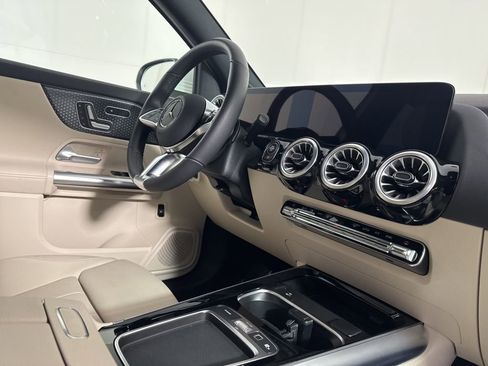 Certified 2025 Mercedes-Benz GLA 250 4MATIC image 9