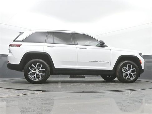 New 2025 Jeep Grand Cherokee Limited w/ Luxury Tech Group II image 52