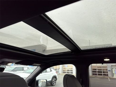 Used 2025 Honda Pilot TrailSport image 14