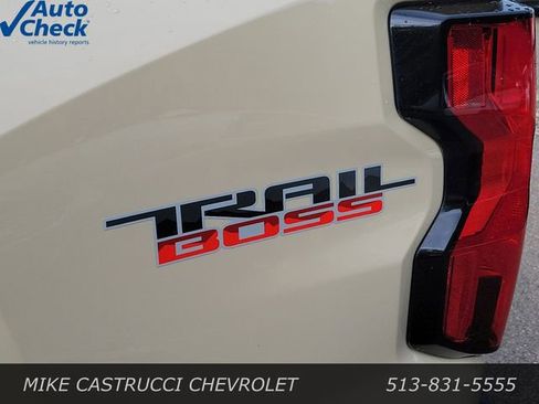 Used 2023 Chevrolet Colorado Trail Boss w/ LPO, Dark Essentials Package AWD/4WD image 10