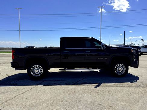 Used 2021 Chevrolet Silverado 2500 High Country w/ Z71 Off-Road Package image 6