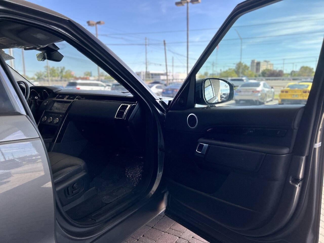 Used 2018 Land Rover Discovery SE AWD/4WD image 50