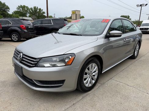 Used 2013 Volkswagen Passat 2.5 S FWD image 3