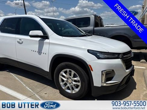 Used 2023 Chevrolet Traverse LS w/ Safety Package FWD image 3