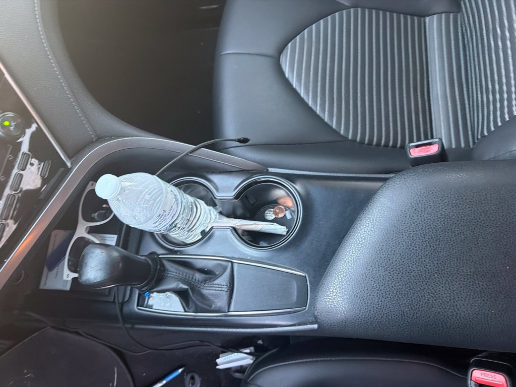 Used 2018 Toyota Camry SE FWD image 17