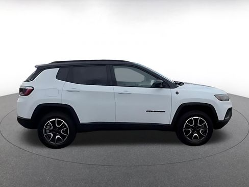 Used 2025 Jeep Compass Trailhawk image 8