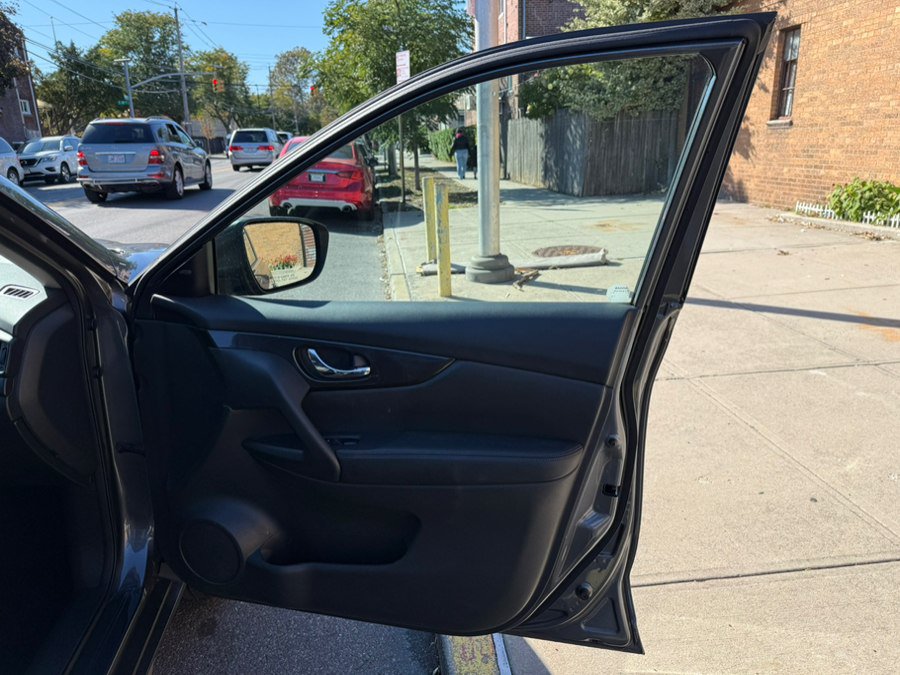 Used 2018 Nissan Rogue SV AWD/4WD image 19