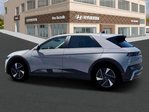 New 2025 Hyundai Ioniq 5 SE image 4