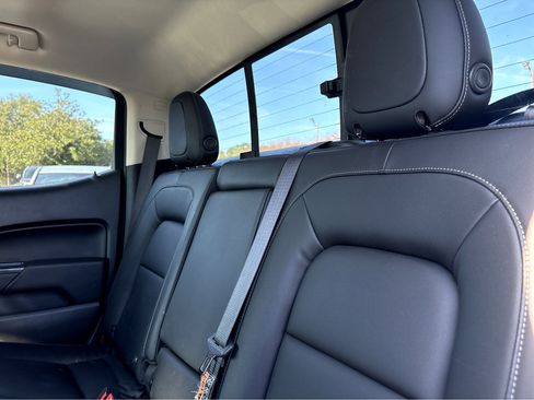 Used 2022 Chevrolet Colorado LT w/ Luxury Package image 19