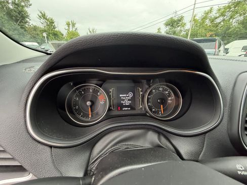 Used 2019 Jeep Cherokee Latitude Plus AWD/4WD image 16