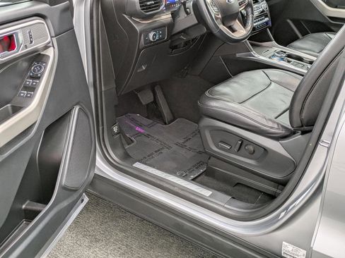 Used 2022 Ford Explorer Limited image 30