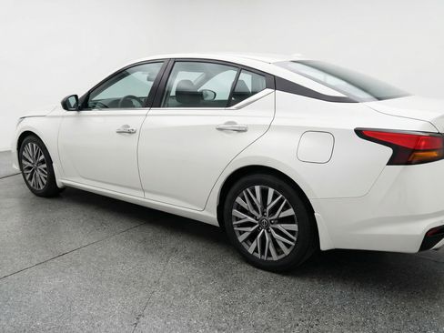 Used 2025 Nissan Altima 2.5 SV image 6