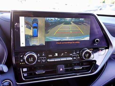 Used 2023 Toyota Highlander Platinum FWD image 29