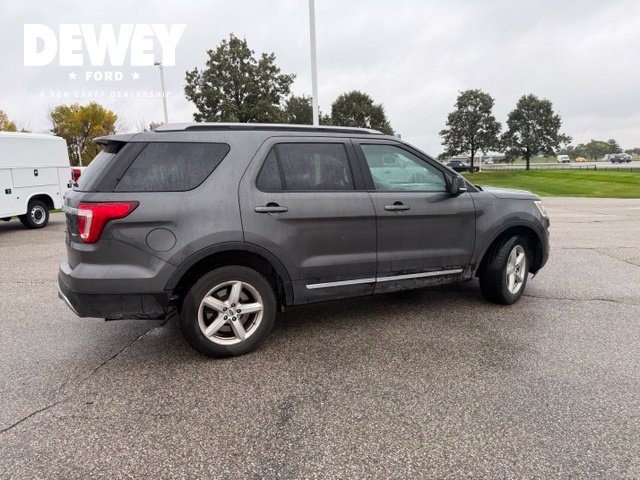 Used 2017 Ford Explorer XLT w/ Equipment Group 202A AWD/4WD image 15