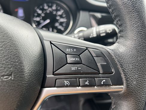 Used 2019 Nissan Rogue SV image 30