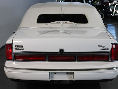 Used 1996 Lincoln Town Car Executive image 30