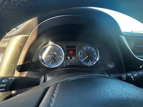 Used 2017 Toyota Corolla LE image 12