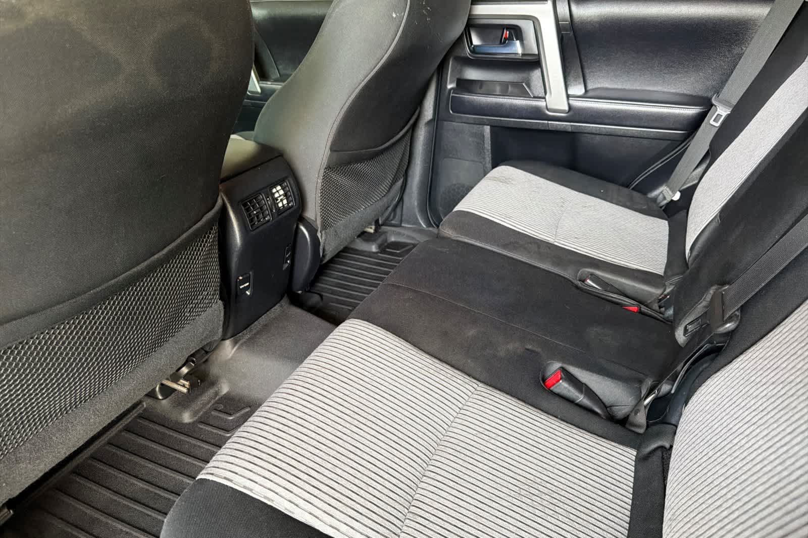 Used 2018 Toyota 4Runner 4WD image 4