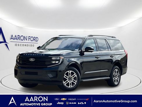 Used 2025 Ford Expedition Active AWD/4WD image 1