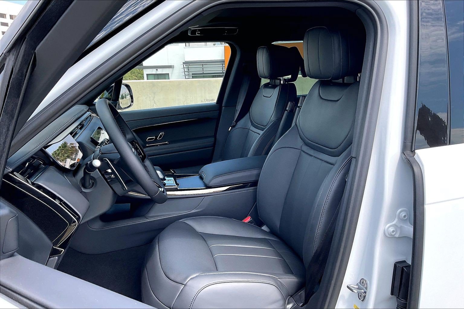New 2026 Land Rover Range Rover Sport Dynamic SE AWD/4WD image 15