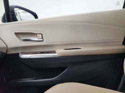 Certified 2022 Toyota Sienna XLE image 76