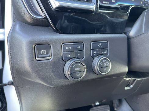 Used 2022 Chevrolet Silverado 1500 LT Trail Boss w/ Convenience Package II image 18