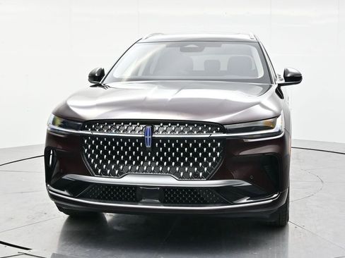 Used 2025 Lincoln Nautilus Reserve AWD/4WD image 2