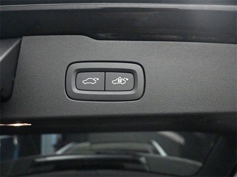 Certified 2024 Volvo V60 B5 Cross Country Plus image 22