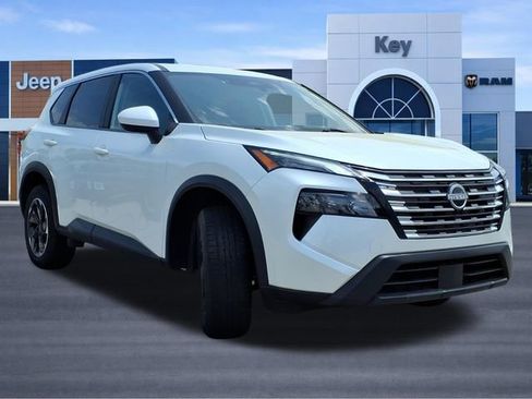 Used 2024 Nissan Rogue SV AWD/4WD image 6