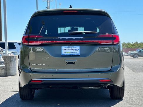 New 2027 Chrysler Pacifica Select FWD image 5