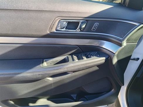 Used 2018 Ford Explorer XLT w/ Equipment Group 202A image 8