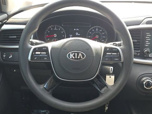 Used 2019 Kia Sorento FWD image 11