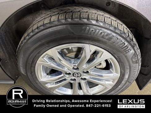 Used 2023 Toyota Sienna Platinum image 5