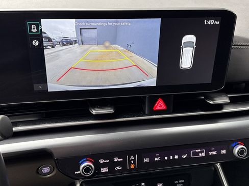 Used 2025 Kia Carnival image 7