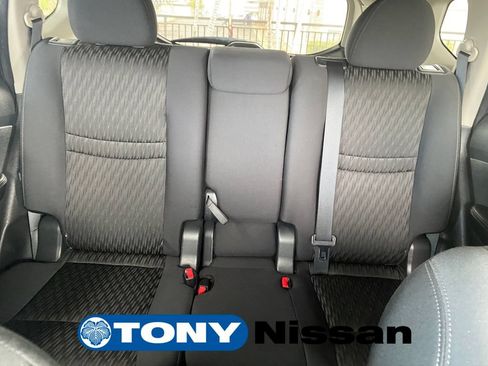 Used 2017 Nissan Rogue S w/ S Appearance Package FWD image 18