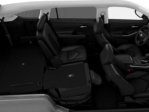 New 2026 Toyota Highlander XLE image 12