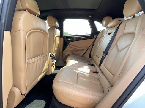 Used 2018 Porsche Macan AWD/4WD image 28