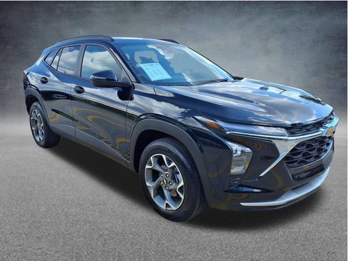 Used 2026 Chevrolet Trax LT FWD image 4