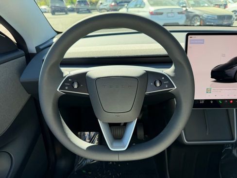 Used 2026 Tesla Model Y 2WD image 15