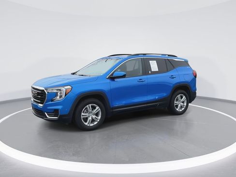 Used 2024 GMC Terrain SLE w/ Driver Convenience Package AWD/4WD image 4