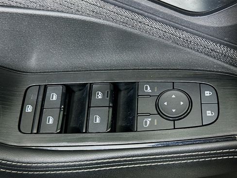 Used 2023 Nissan Rogue SV image 15