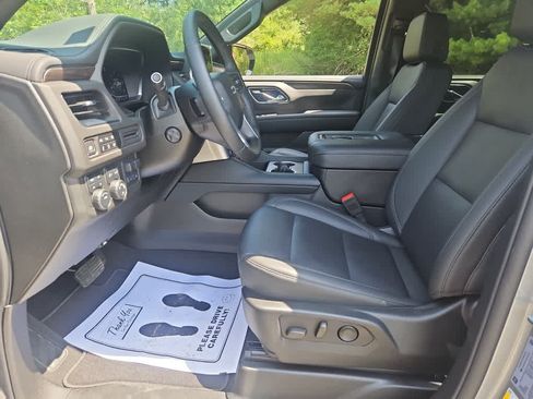 Used 2024 Chevrolet Tahoe Z71 w/ Luxury Package AWD/4WD image 10