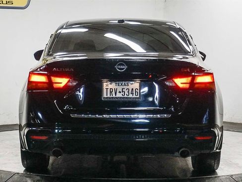 Used 2023 Nissan Altima 2.5 SR w/ SR Premium Package image 3