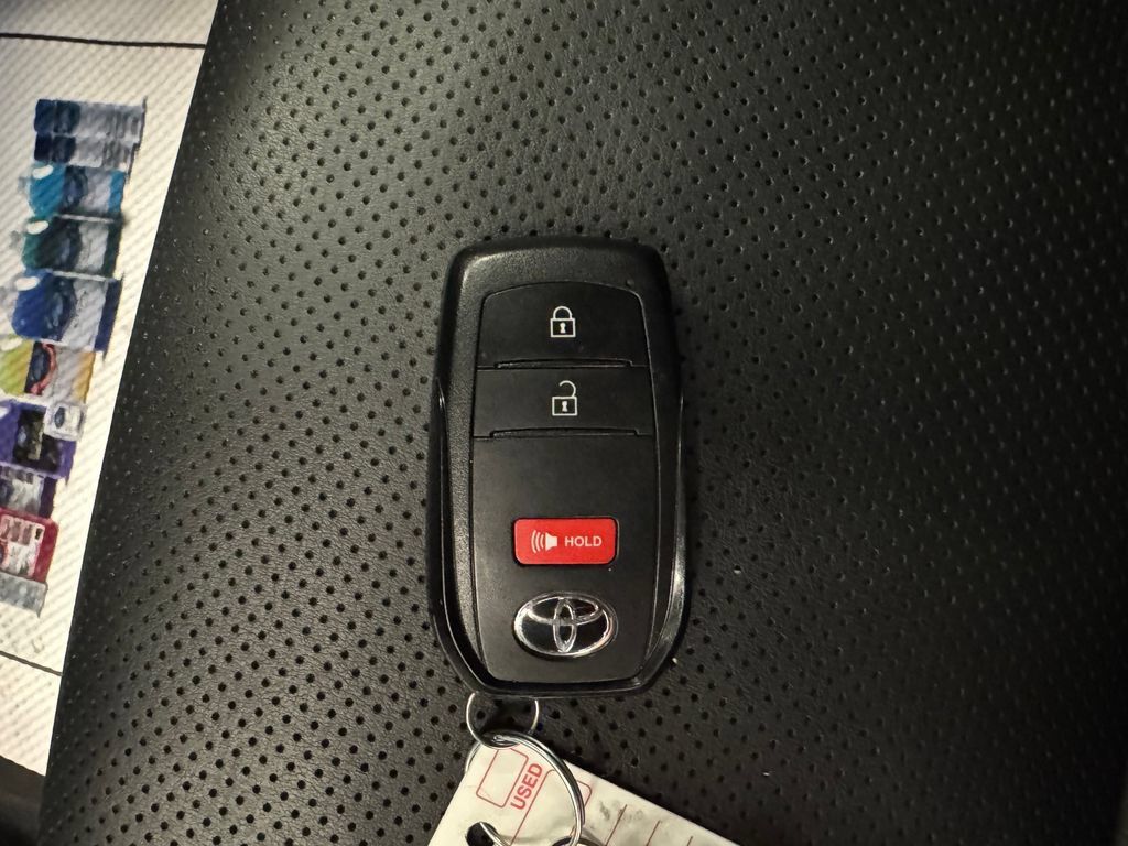 Used 2024 Toyota Prius XLE FWD image 17