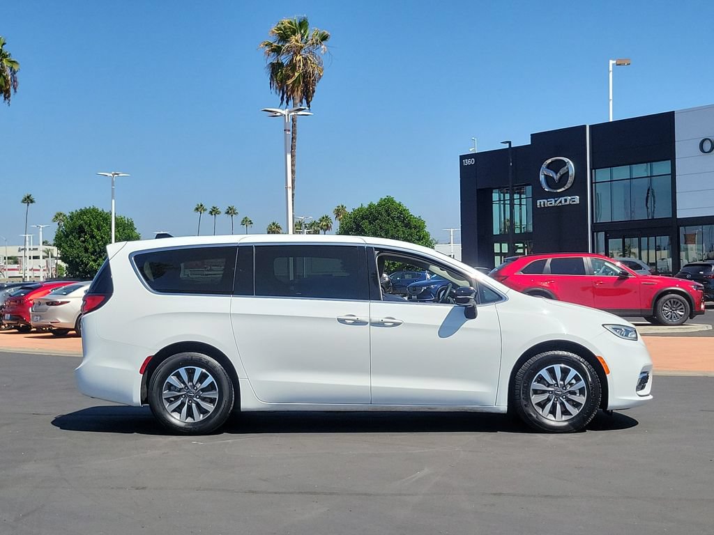 Used 2024 Chrysler Pacifica Limited FWD image 35