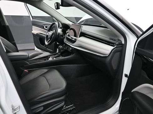 Used 2022 Jeep Compass Limited AWD/4WD image 17