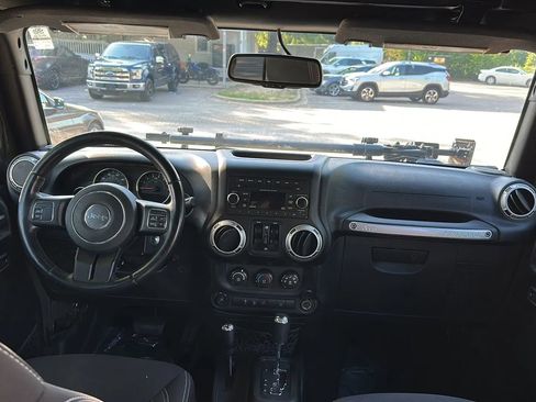 Used 2015 Jeep Wrangler Unlimited Sahara AWD/4WD image 23