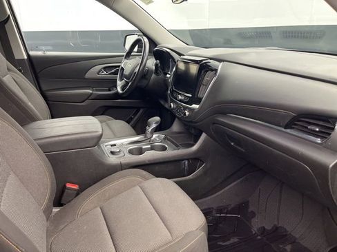 Used 2021 Chevrolet Traverse LT image 12